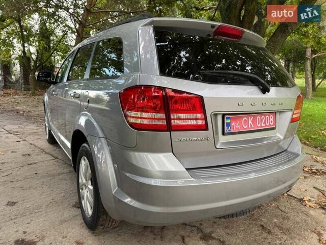 Сірий Додж Джорні, об'ємом двигуна 2.36 л та пробігом 177 тис. км за 10800 $, фото 8 на Automoto.ua
