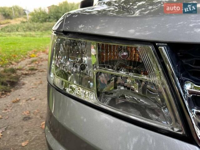 Сірий Додж Джорні, об'ємом двигуна 2.36 л та пробігом 177 тис. км за 10800 $, фото 13 на Automoto.ua