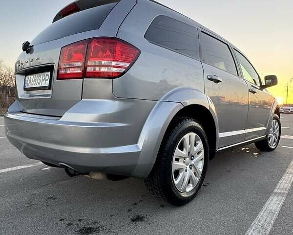 Сірий Додж Джорні, об'ємом двигуна 2.4 л та пробігом 259 тис. км за 13500 $, фото 2 на Automoto.ua