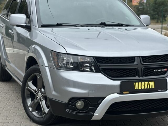 Серый Додж Джорни, объемом двигателя 3.6 л и пробегом 180 тыс. км за 13800 $, фото 3 на Automoto.ua