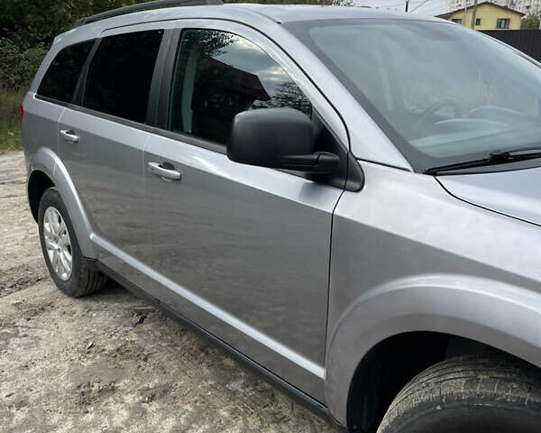 Сірий Додж Джорні, об'ємом двигуна 2.36 л та пробігом 258 тис. км за 9100 $, фото 3 на Automoto.ua