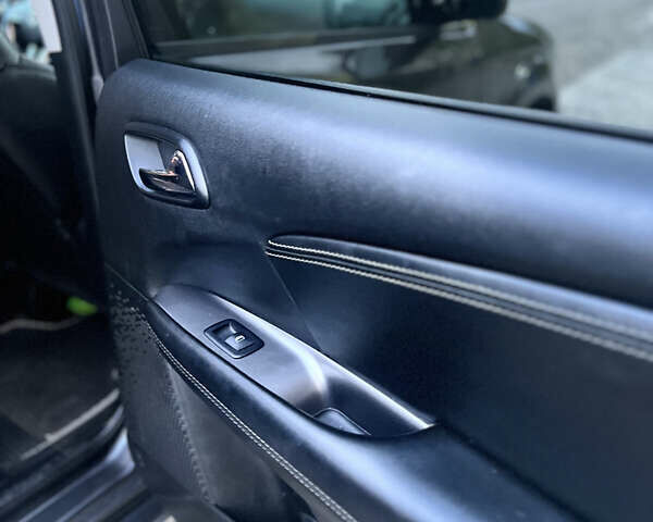 Серый Додж Джорни, объемом двигателя 3.6 л и пробегом 221 тыс. км за 13600 $, фото 5 на Automoto.ua