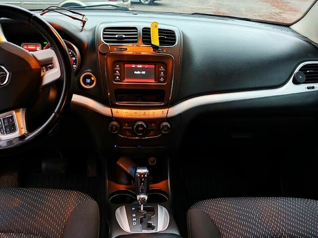 Серый Додж Джорни, объемом двигателя 2.4 л и пробегом 180 тыс. км за 11500 $, фото 6 на Automoto.ua