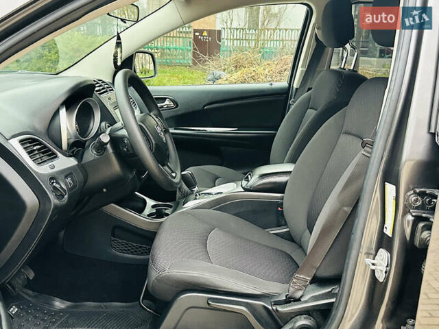 Серый Додж Джорни, объемом двигателя 2.36 л и пробегом 165 тыс. км за 10999 $, фото 12 на Automoto.ua