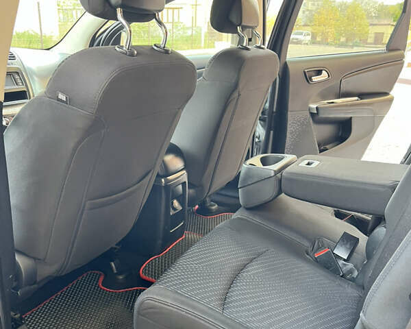 Сірий Додж Джорні, об'ємом двигуна 2.36 л та пробігом 225 тис. км за 9900 $, фото 5 на Automoto.ua