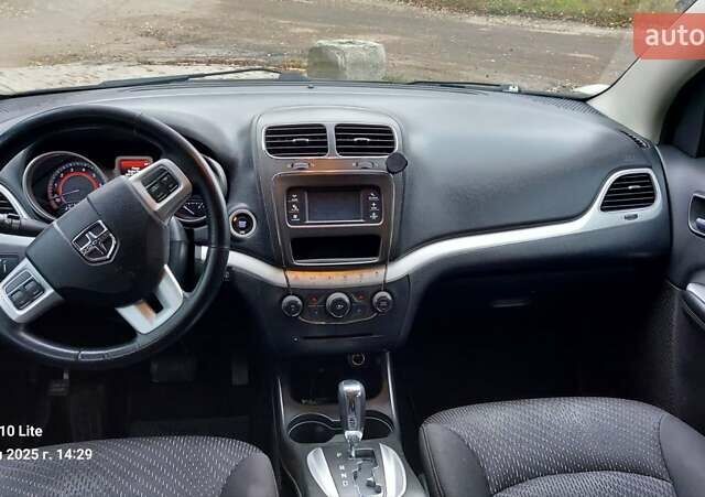 Серый Додж Джорни, объемом двигателя 2.36 л и пробегом 221 тыс. км за 11700 $, фото 4 на Automoto.ua