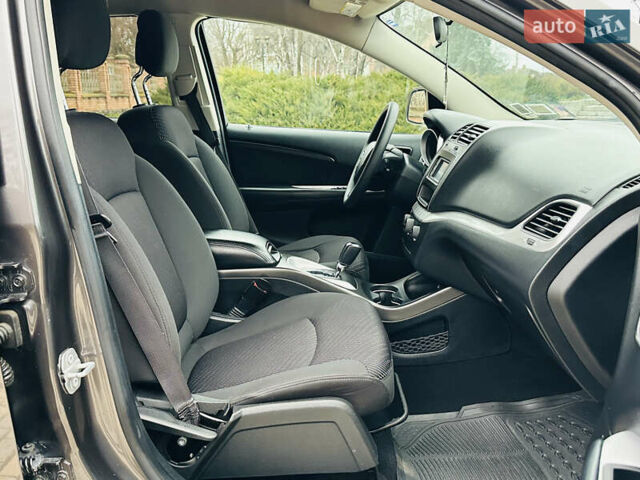 Серый Додж Джорни, объемом двигателя 2.36 л и пробегом 165 тыс. км за 10999 $, фото 22 на Automoto.ua