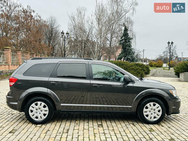 Серый Додж Джорни, объемом двигателя 2.36 л и пробегом 165 тыс. км за 10999 $, фото 2 на Automoto.ua