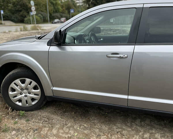 Сірий Додж Джорні, об'ємом двигуна 2.36 л та пробігом 258 тис. км за 9100 $, фото 16 на Automoto.ua