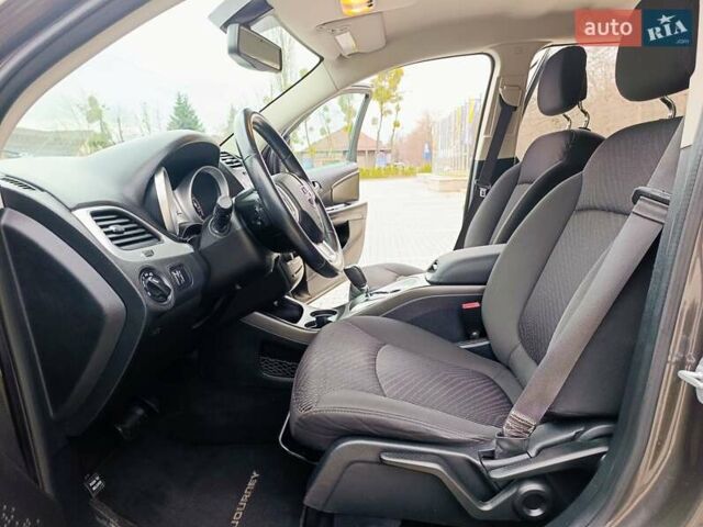 Сірий Додж Джорні, об'ємом двигуна 2.4 л та пробігом 153 тис. км за 10999 $, фото 13 на Automoto.ua