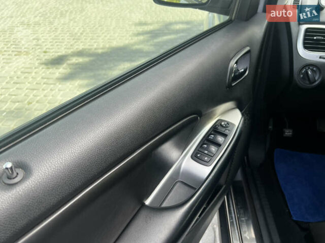 Сірий Додж Джорні, об'ємом двигуна 2.36 л та пробігом 171 тис. км за 13400 $, фото 32 на Automoto.ua