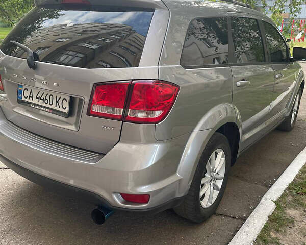 Серый Додж Джорни, объемом двигателя 2.36 л и пробегом 275 тыс. км за 13500 $, фото 2 на Automoto.ua