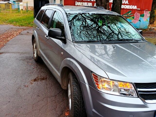 Серый Додж Джорни, объемом двигателя 2.4 л и пробегом 180 тыс. км за 11500 $, фото 2 на Automoto.ua