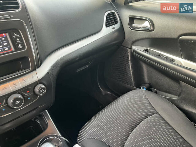 Серый Додж Джорни, объемом двигателя 2.4 л и пробегом 174 тыс. км за 10800 $, фото 12 на Automoto.ua