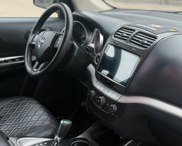 Сірий Додж Джорні, об'ємом двигуна 2.36 л та пробігом 110 тис. км за 12500 $, фото 9 на Automoto.ua