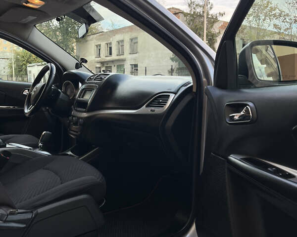 Сірий Додж Джорні, об'ємом двигуна 2.36 л та пробігом 225 тис. км за 9900 $, фото 7 на Automoto.ua