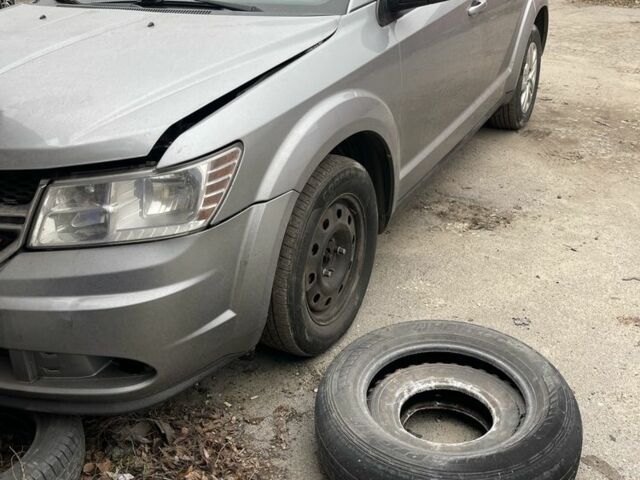 Серый Додж Джорни, объемом двигателя 2.4 л и пробегом 209 тыс. км за 8200 $, фото 2 на Automoto.ua