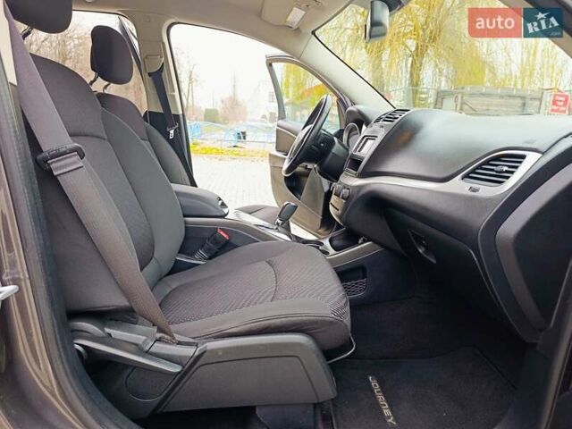 Сірий Додж Джорні, об'ємом двигуна 2.4 л та пробігом 153 тис. км за 10999 $, фото 19 на Automoto.ua