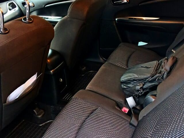 Серый Додж Джорни, объемом двигателя 2.4 л и пробегом 180 тыс. км за 11500 $, фото 5 на Automoto.ua