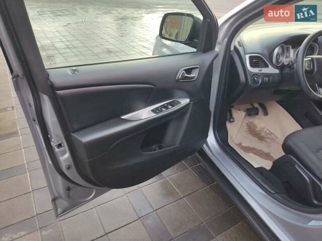 Серый Додж Джорни, объемом двигателя 2.4 л и пробегом 146 тыс. км за 10800 $, фото 9 на Automoto.ua