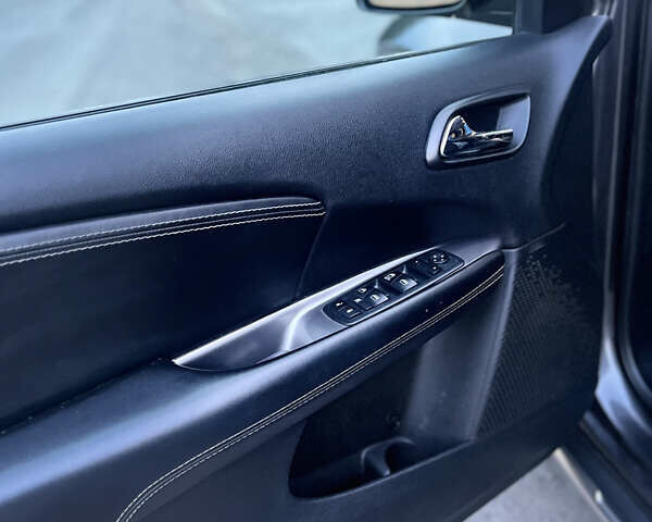 Серый Додж Джорни, объемом двигателя 3.6 л и пробегом 221 тыс. км за 13600 $, фото 8 на Automoto.ua