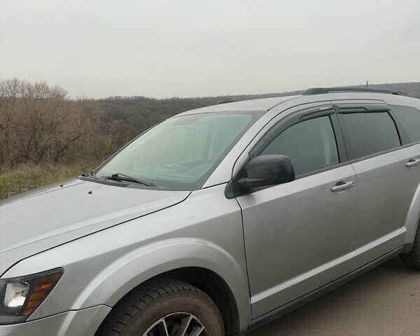 Сірий Додж Джорні, об'ємом двигуна 2.36 л та пробігом 110 тис. км за 12500 $, фото 4 на Automoto.ua