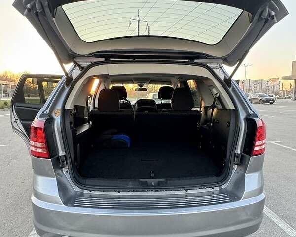 Сірий Додж Джорні, об'ємом двигуна 2.4 л та пробігом 259 тис. км за 13500 $, фото 5 на Automoto.ua