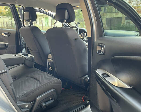 Сірий Додж Джорні, об'ємом двигуна 2.36 л та пробігом 225 тис. км за 9900 $, фото 6 на Automoto.ua