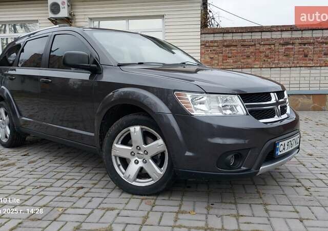 Серый Додж Джорни, объемом двигателя 2.36 л и пробегом 221 тыс. км за 11700 $, фото 1 на Automoto.ua