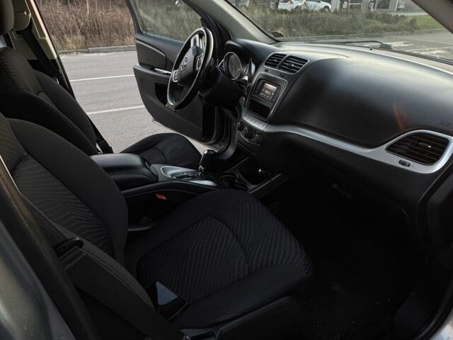 Сірий Додж Джорні, об'ємом двигуна 2.4 л та пробігом 259 тис. км за 13500 $, фото 4 на Automoto.ua