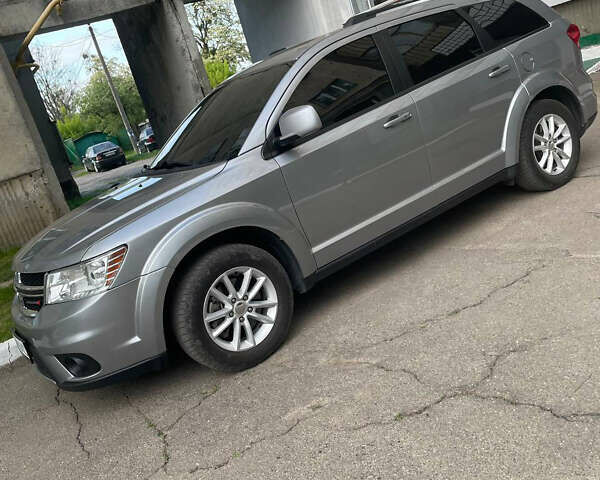 Серый Додж Джорни, объемом двигателя 2.36 л и пробегом 275 тыс. км за 13500 $, фото 1 на Automoto.ua