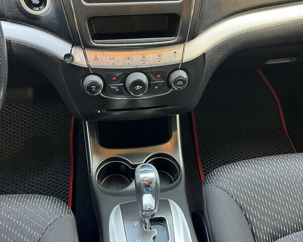 Сірий Додж Джорні, об'ємом двигуна 2.36 л та пробігом 225 тис. км за 9900 $, фото 18 на Automoto.ua