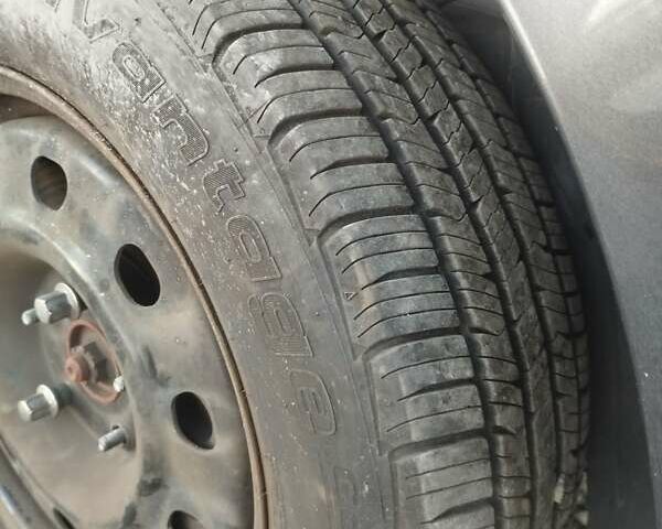 Серый Додж Джорни, объемом двигателя 2.4 л и пробегом 189 тыс. км за 7850 $, фото 2 на Automoto.ua