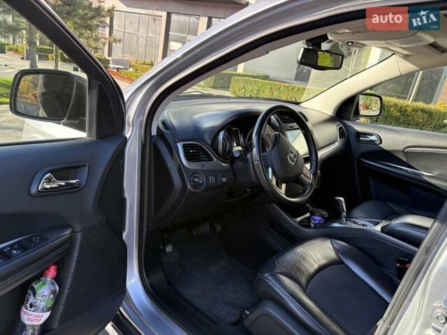 Серый Додж Джорни, объемом двигателя 2.36 л и пробегом 167 тыс. км за 10900 $, фото 4 на Automoto.ua