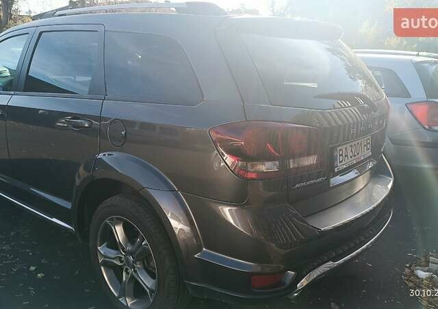 Серый Додж Джорни, объемом двигателя 3.6 л и пробегом 162 тыс. км за 13500 $, фото 3 на Automoto.ua