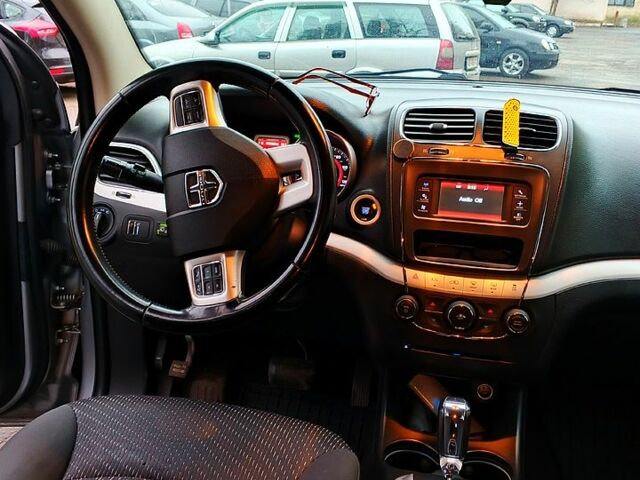 Серый Додж Джорни, объемом двигателя 2.4 л и пробегом 180 тыс. км за 11500 $, фото 7 на Automoto.ua