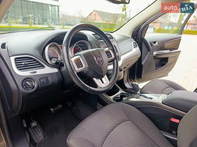 Сірий Додж Джорні, об'ємом двигуна 2.4 л та пробігом 153 тис. км за 10999 $, фото 12 на Automoto.ua
