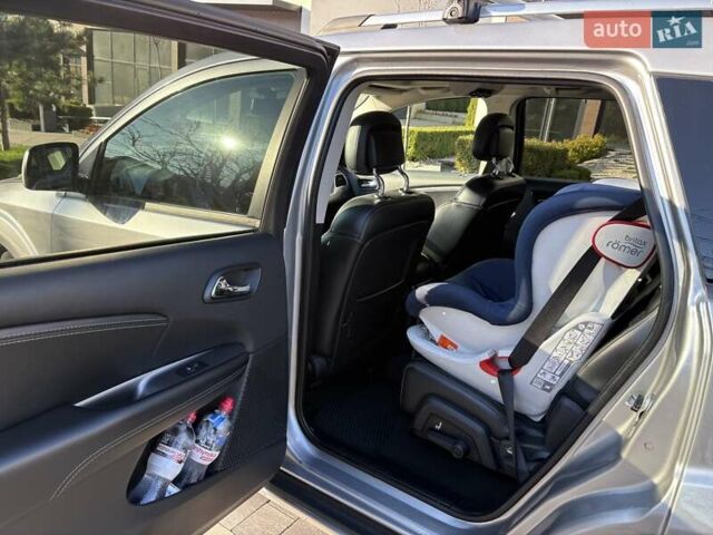 Серый Додж Джорни, объемом двигателя 2.36 л и пробегом 167 тыс. км за 10900 $, фото 5 на Automoto.ua