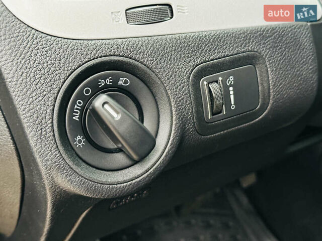 Серый Додж Джорни, объемом двигателя 2.36 л и пробегом 165 тыс. км за 10999 $, фото 25 на Automoto.ua