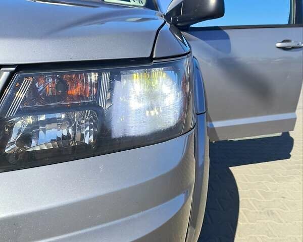Серый Додж Джорни, объемом двигателя 2.4 л и пробегом 94 тыс. км за 14000 $, фото 23 на Automoto.ua