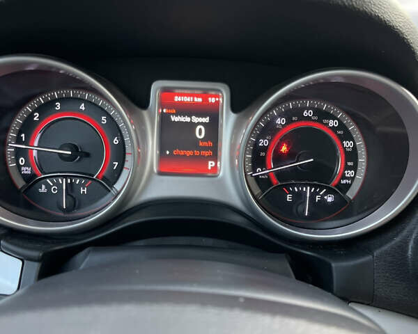 Серый Додж Джорни, объемом двигателя 2.4 л и пробегом 241 тыс. км за 8500 $, фото 24 на Automoto.ua