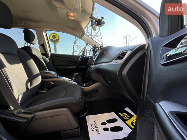 Серый Додж Джорни, объемом двигателя 2.36 л и пробегом 123 тыс. км за 13150 $, фото 22 на Automoto.ua