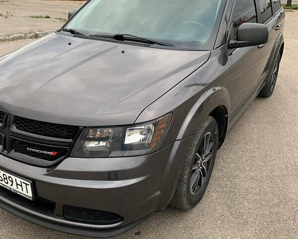 Серый Додж Джорни, объемом двигателя 2.36 л и пробегом 105 тыс. км за 13500 $, фото 2 на Automoto.ua