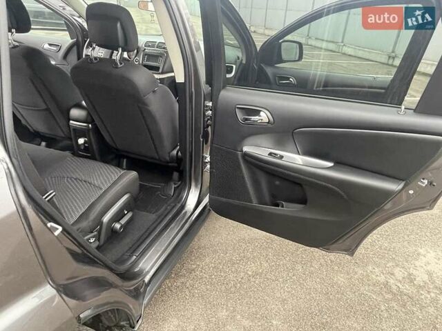 Серый Додж Джорни, объемом двигателя 2.36 л и пробегом 105 тыс. км за 12999 $, фото 11 на Automoto.ua