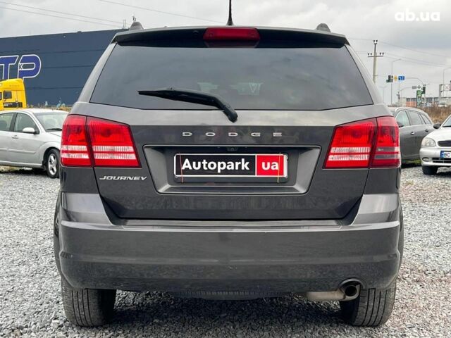Серый Додж Джорни, объемом двигателя 2.4 л и пробегом 58 тыс. км за 13490 $, фото 7 на Automoto.ua