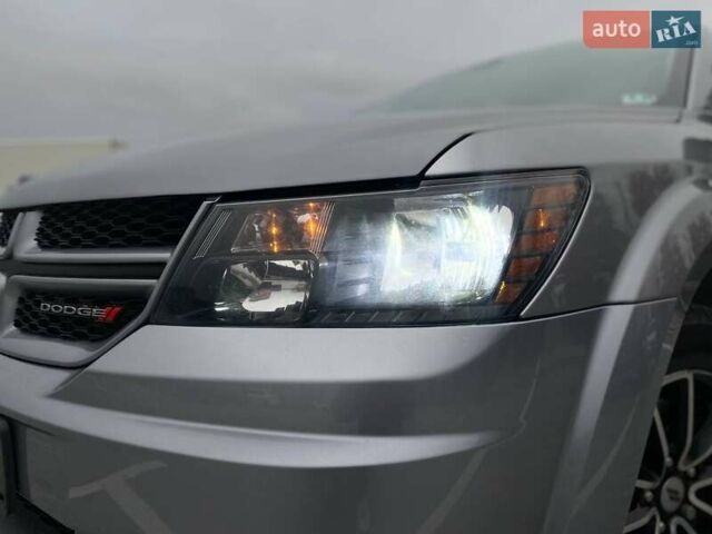 Серый Додж Джорни, объемом двигателя 2.36 л и пробегом 97 тыс. км за 11490 $, фото 3 на Automoto.ua
