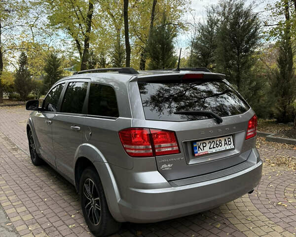 Серый Додж Джорни, объемом двигателя 2.4 л и пробегом 177 тыс. км за 12999 $, фото 6 на Automoto.ua