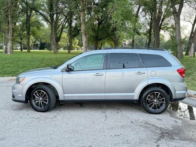 Серый Додж Джорни, объемом двигателя 3.6 л и пробегом 75 тыс. км за 2400 $, фото 1 на Automoto.ua