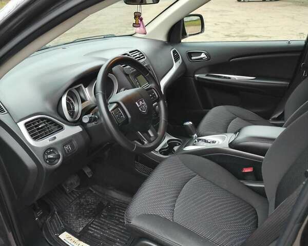 Серый Додж Джорни, объемом двигателя 2.36 л и пробегом 105 тыс. км за 13000 $, фото 5 на Automoto.ua