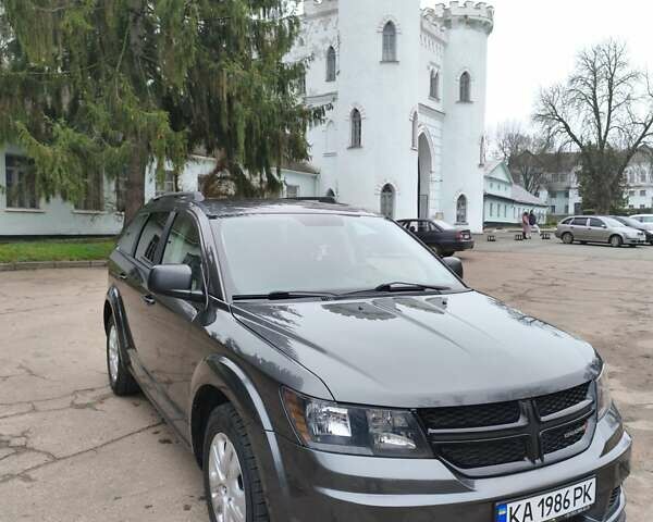 Серый Додж Джорни, объемом двигателя 2.36 л и пробегом 105 тыс. км за 13000 $, фото 1 на Automoto.ua